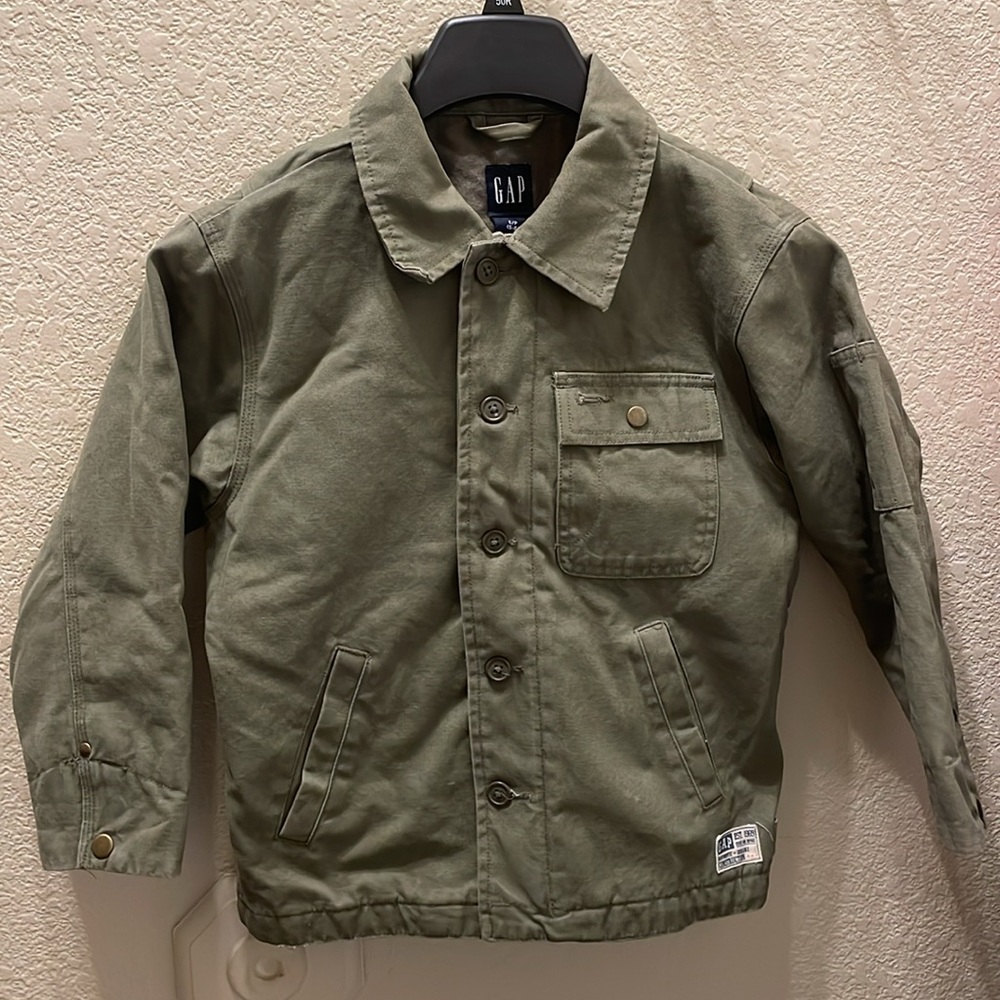 Boys size 5/6 Gap fall jacket.